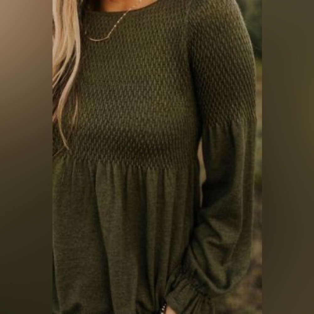 Textured Peplum Top - Picture 2 of 3